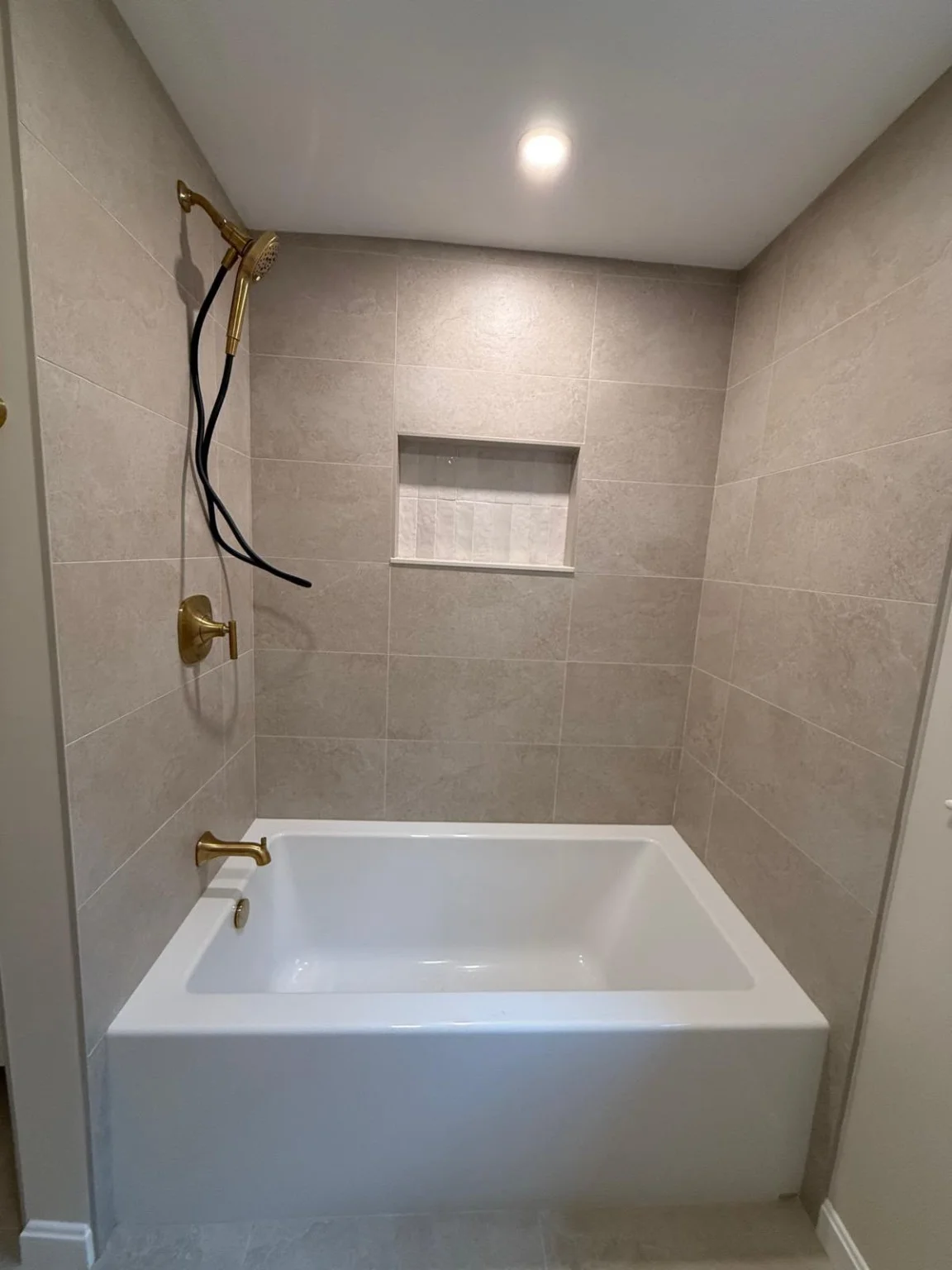 Large-format tile and recessed niche