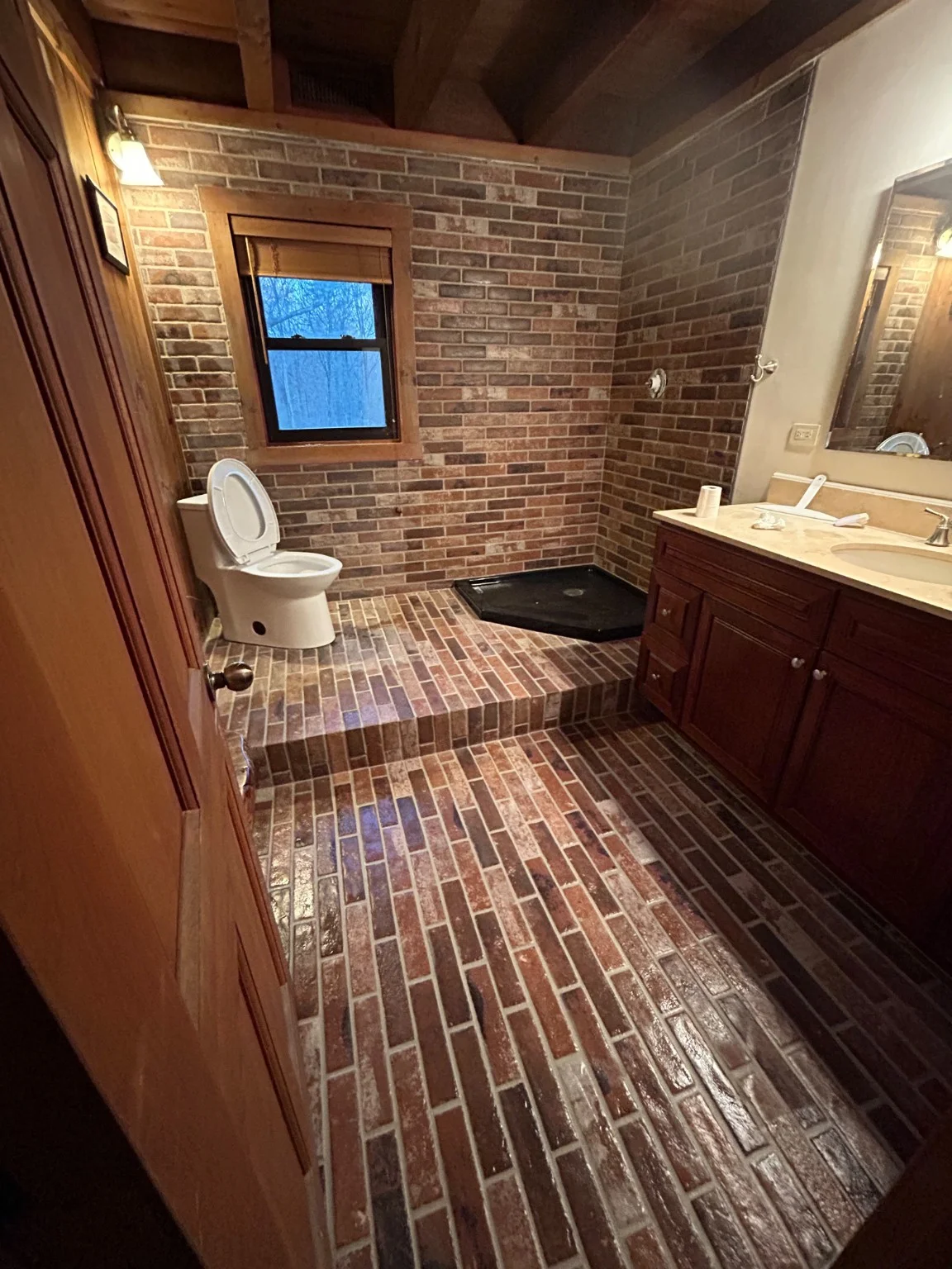 Brick-look bathroom wall and floor tile
